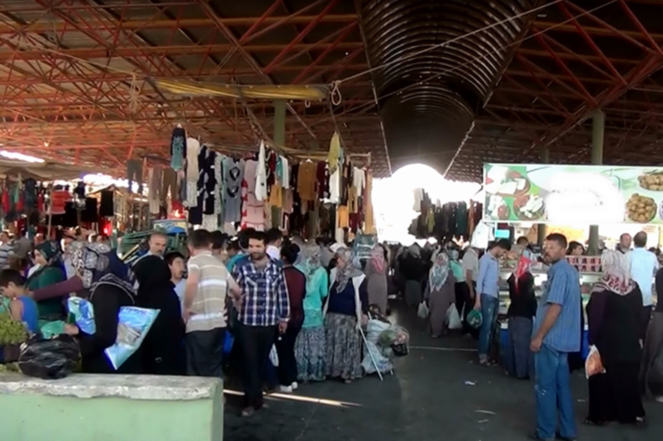 Gaziantep’te semt pazarlarında bayram hareketliliği